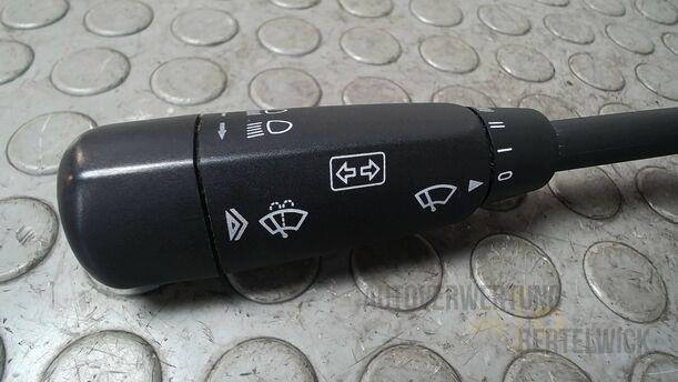 Foto: BLINKSCHALTER/ KOMBISCHALTER eines Mercedes-Benz CLK Coupe 230 Kompressor