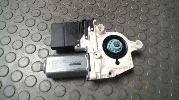 Foto: FENSTERHEBERMOTOR HINTEN LINKS eines VW Golf Variant 2.0 TDI DPF DSG